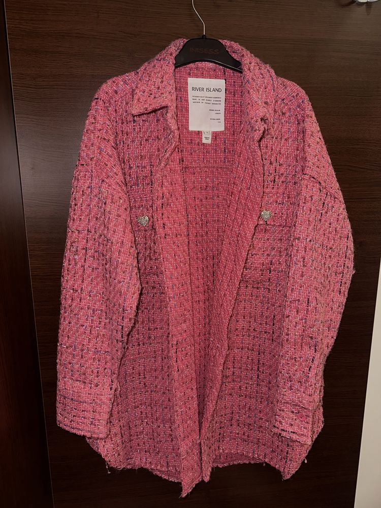 Яке “River Island”