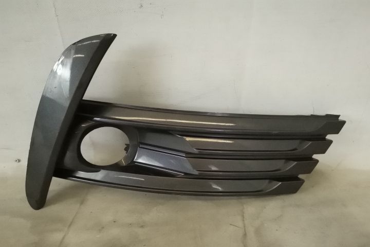 Grila Proiector Dreapta Originala In Stare Buna Toyota  Corolla  E170