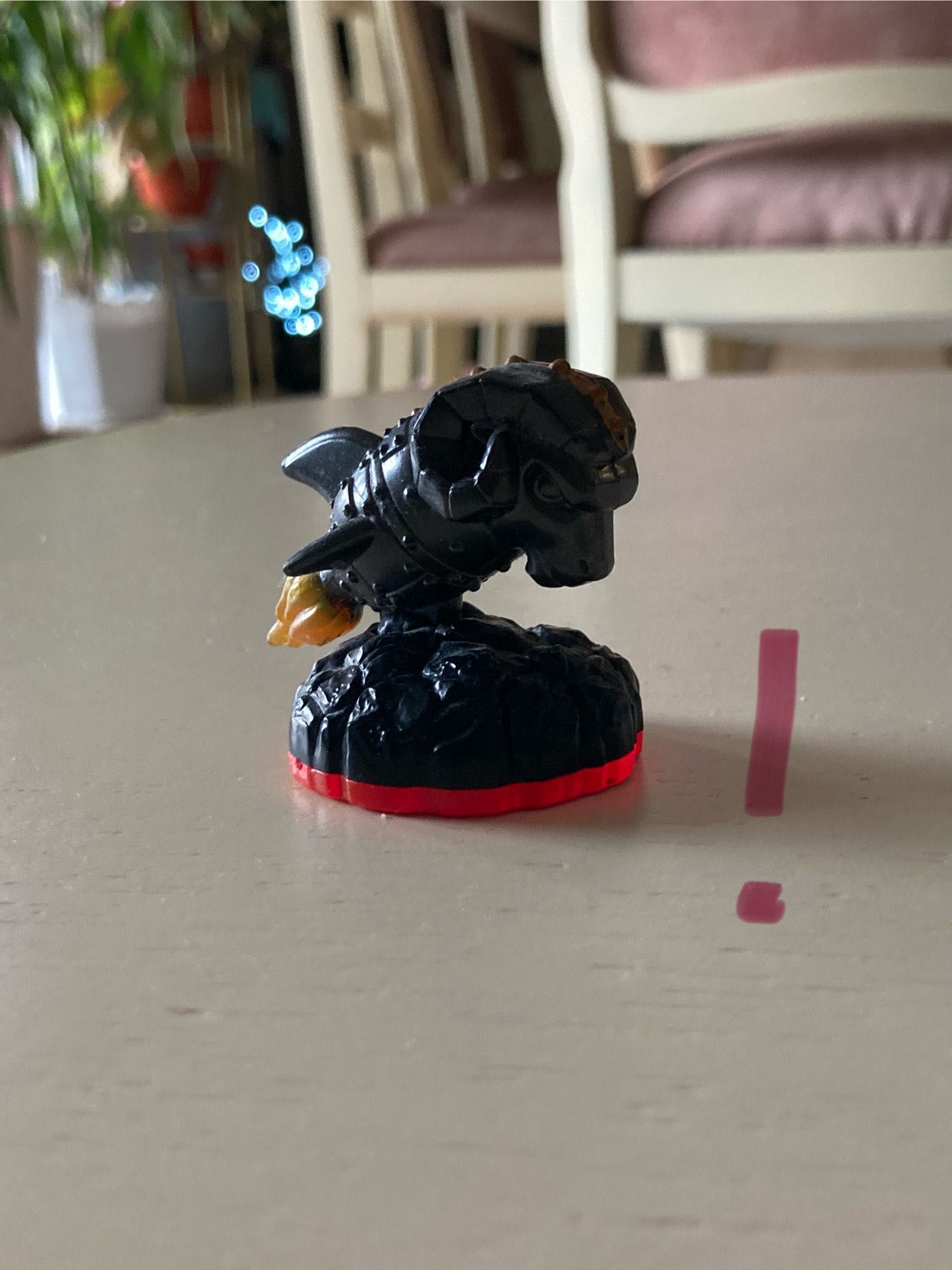 Skylanders - 25 figurine. + altele