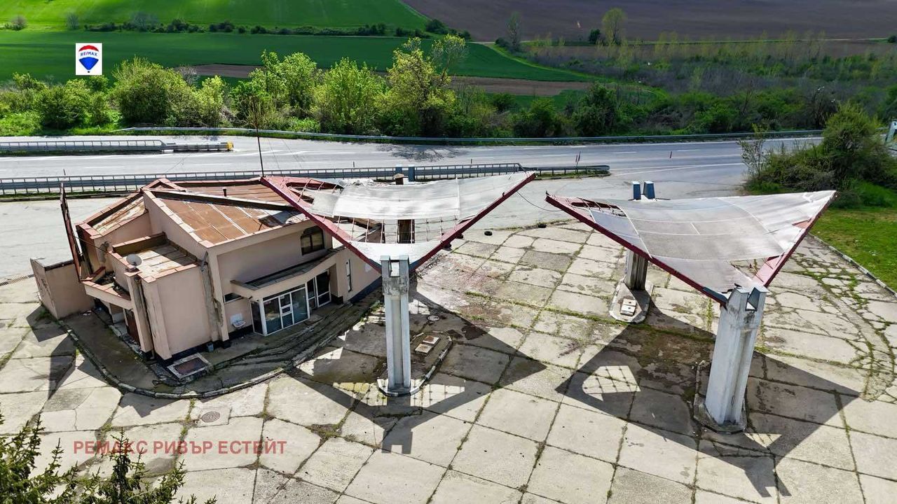Продава се Промишлена сграда в с. Тръстеник, Област Русе - 730 кв.м за 540 €/кв.м - Снимка #3