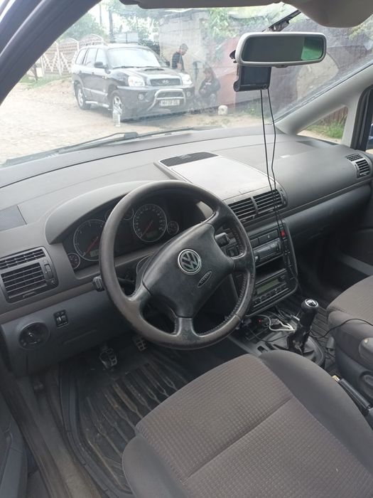 Vând Volkswagen Sharan