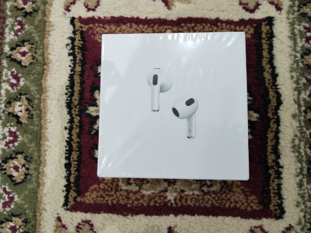 Apple Air Pods 3 Apple Air Pods 2
