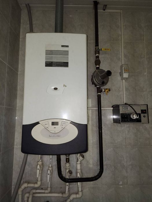 Ariston dvuxkonturniy katyol двухконтрний котёл Аристон.