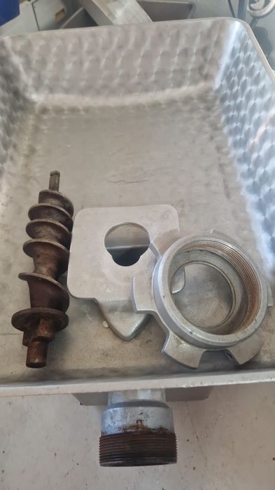 Vând mașină de tocat carne trifazica .fuctioneaza perfect