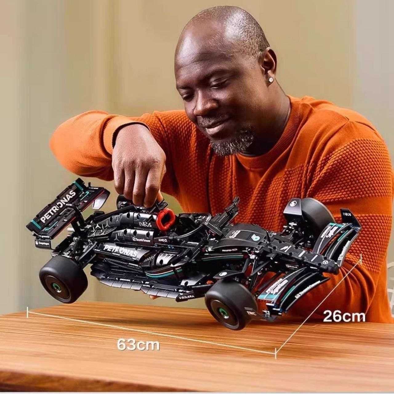 LEGO Собирай легенду F1 ! Mercedes-AMG Technic Новый в упаковке