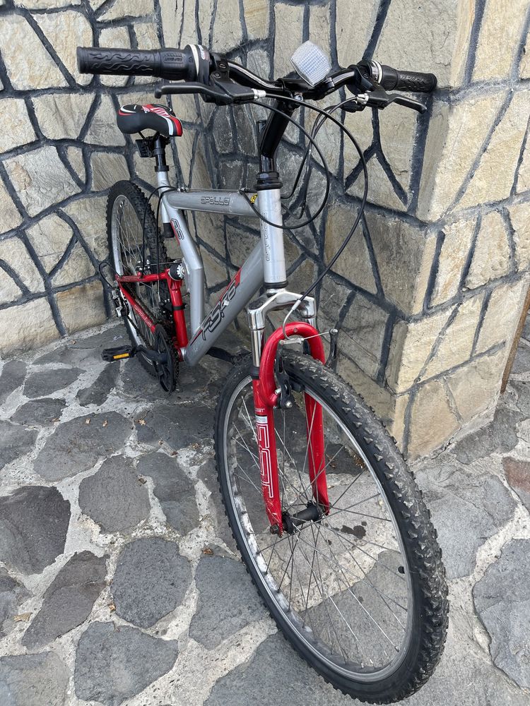 Bicicleta Magna cu suspensii roti 26”
