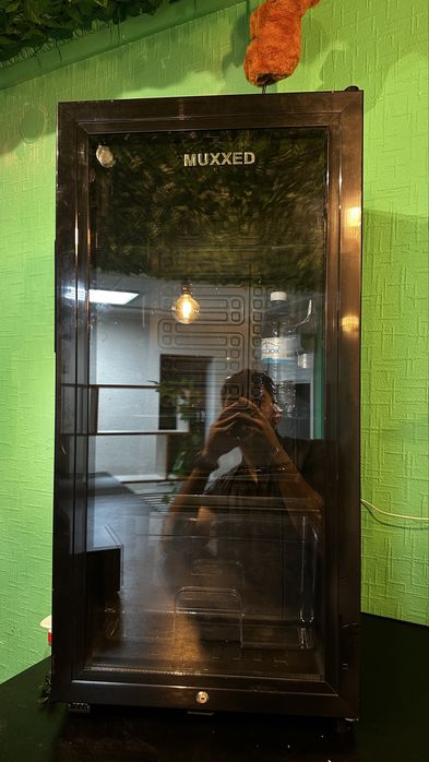 Продам витринный холодильник