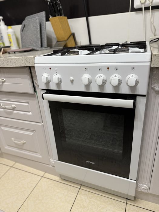 Продам газовую плиту с духовкой