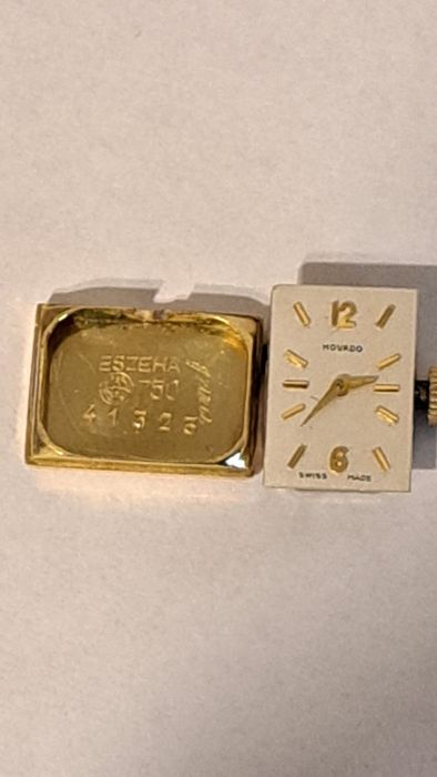 Mecanism plus capac de Aur 18 K Movado