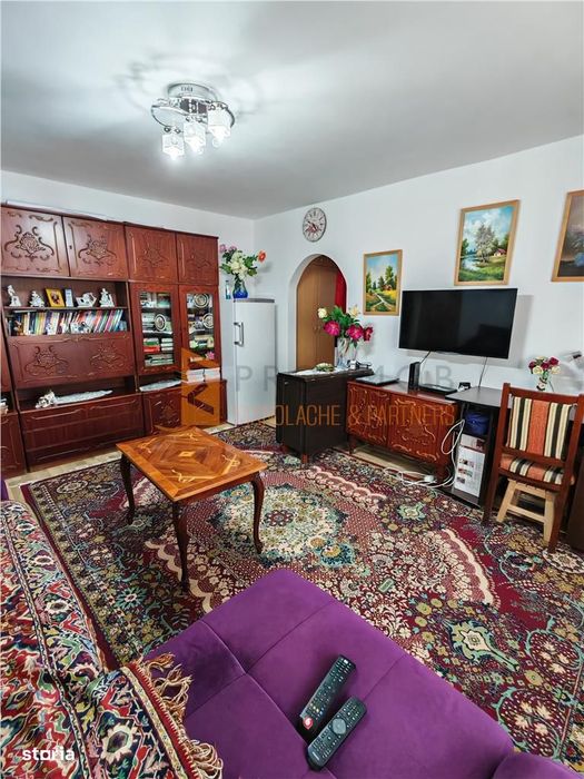 Vând apartament 3 camere semidecomandat Dorobanti 1