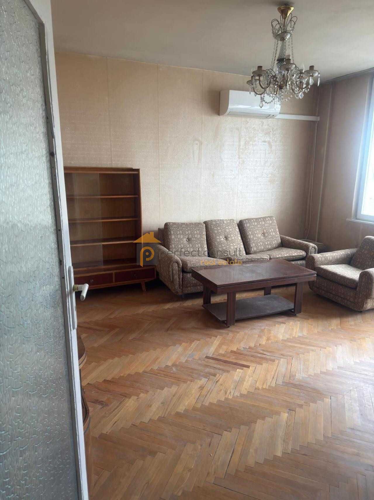 Тристаен Апартамент в Кючук Париж
