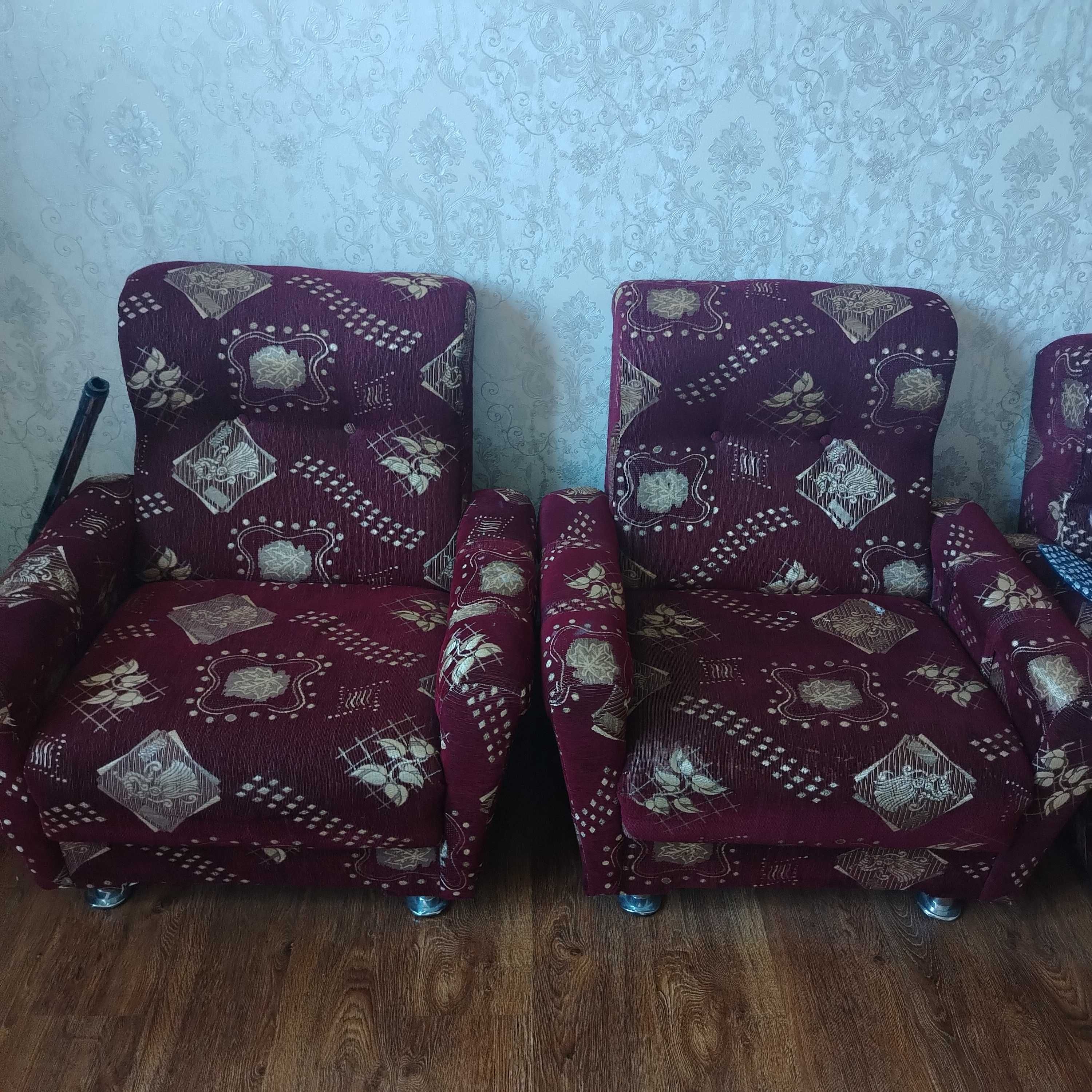 Мебель и кресло продается