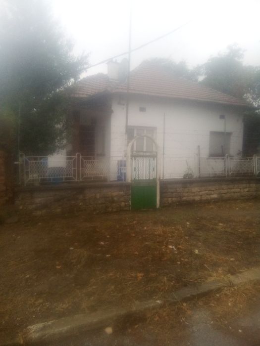 Междо гр.Плевен и гр.Ч.бряг на основна ул.на близо ЖП гарата