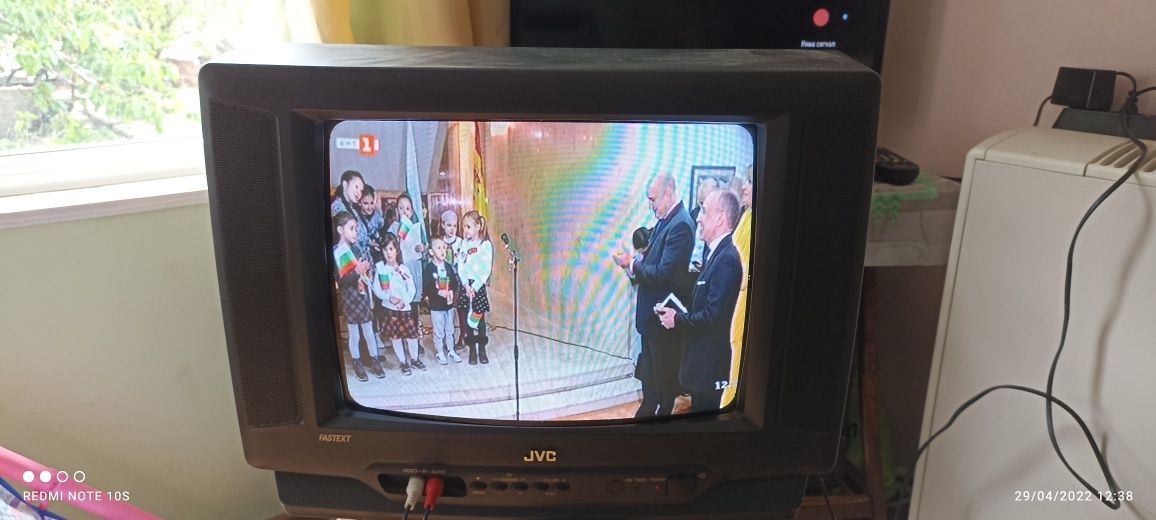 Малък телевизор J V C