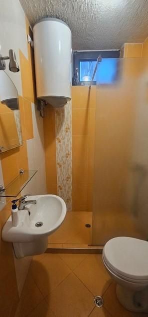 Двустаен апартамент под наем в кв. Каменица 1