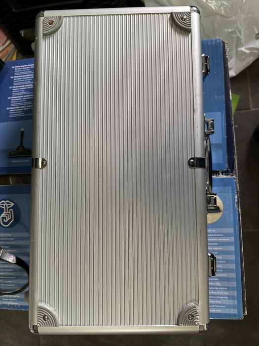 Комплект куфарче за покер