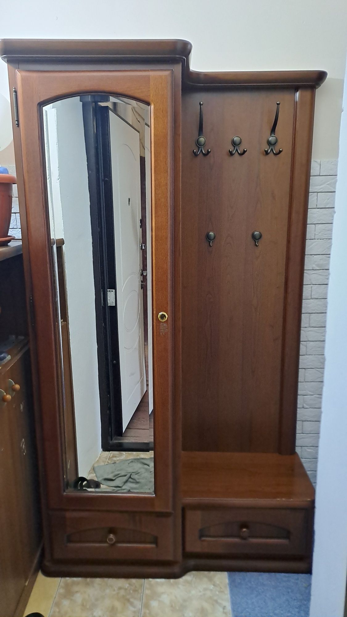 Продам прихожую б/у