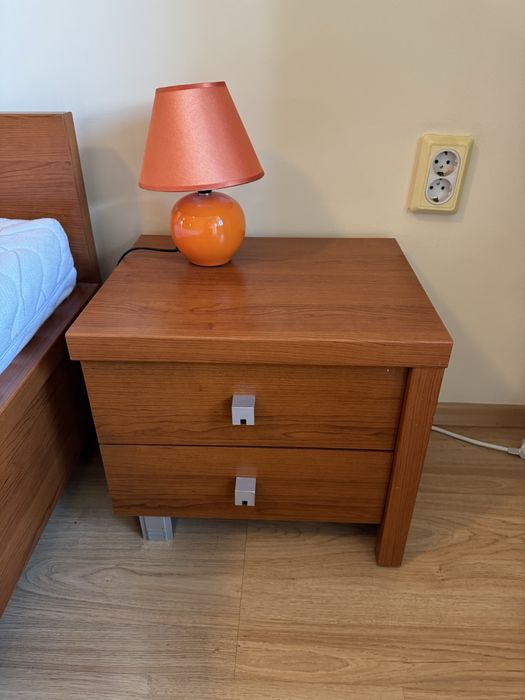 Голямо легло 200х160см Нощни шкафчета 44х36см