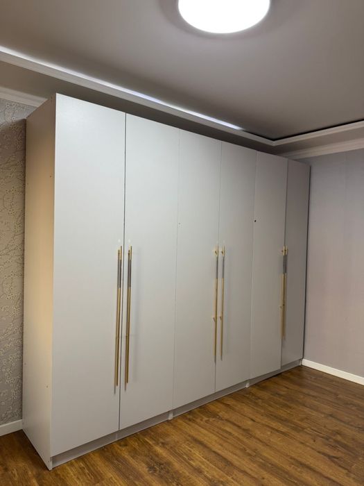 Шкаф сатылады ( 6 есік)