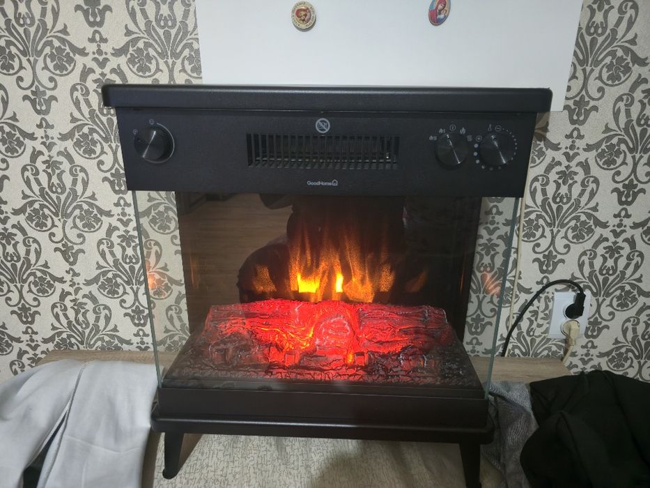 Semineu electric cu picioare 2 trepte 800w/1800w stare impecabilă