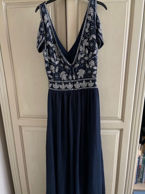 Нова маркова рокя Lipsy London размер С