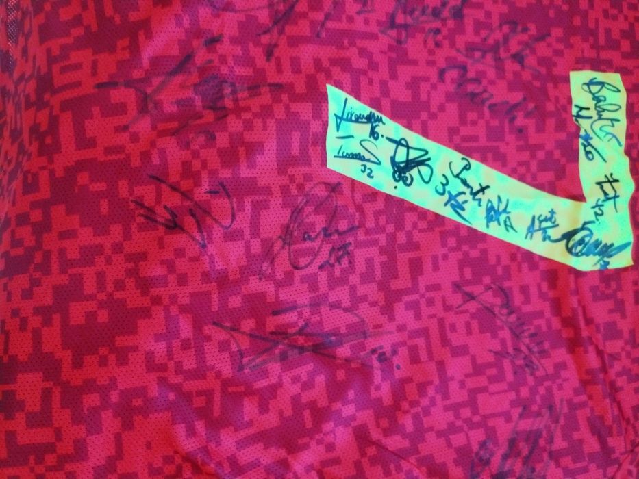 Tricou original semnat de toata echipa FCSB