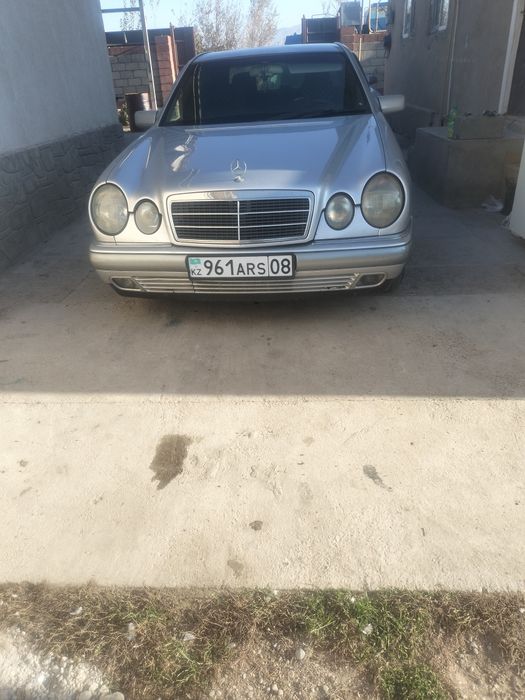 210 мерс 111мотор