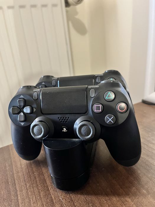 Vand playstation 4 1tera