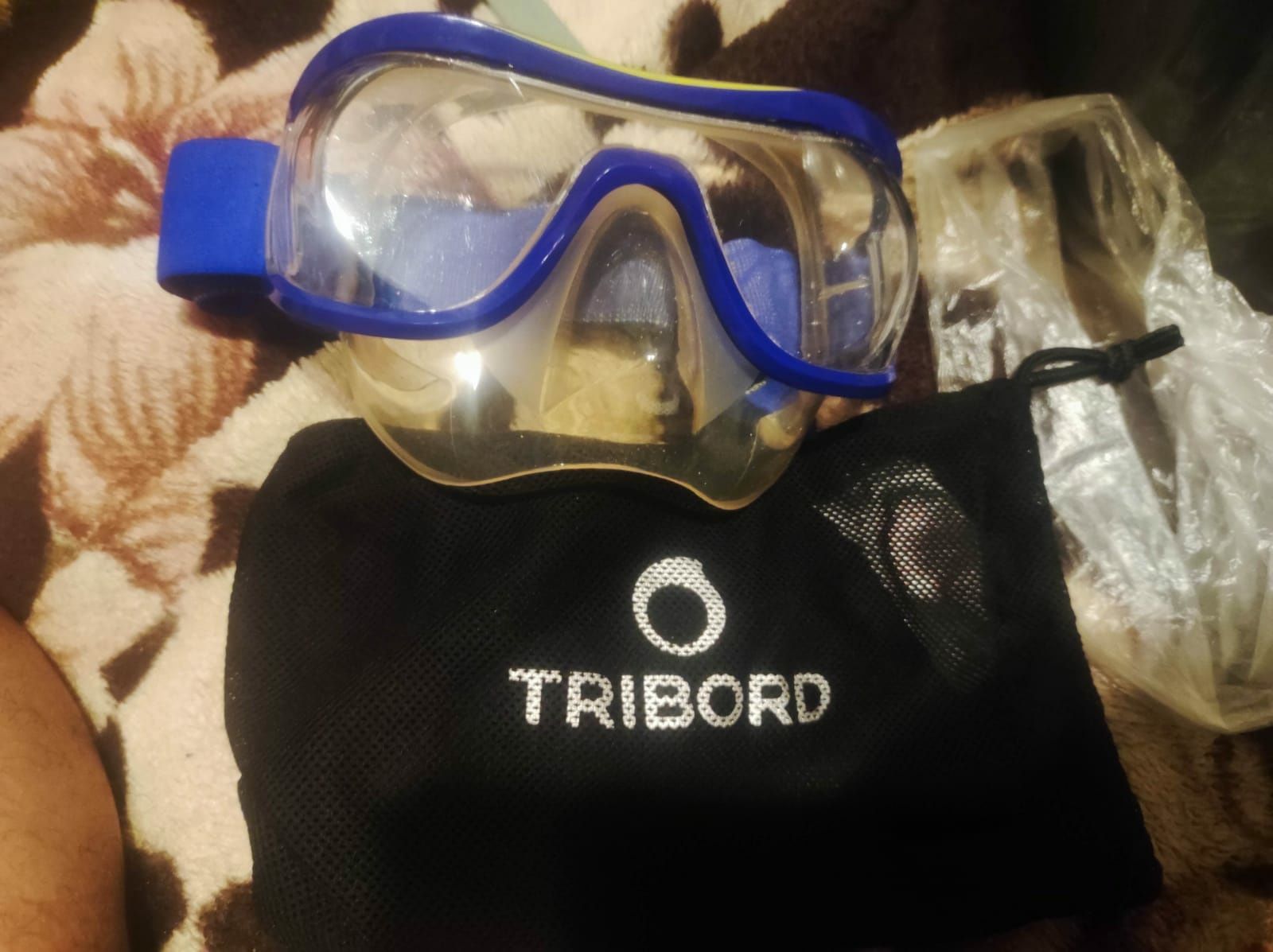 Продам для плавания маску костюм очки