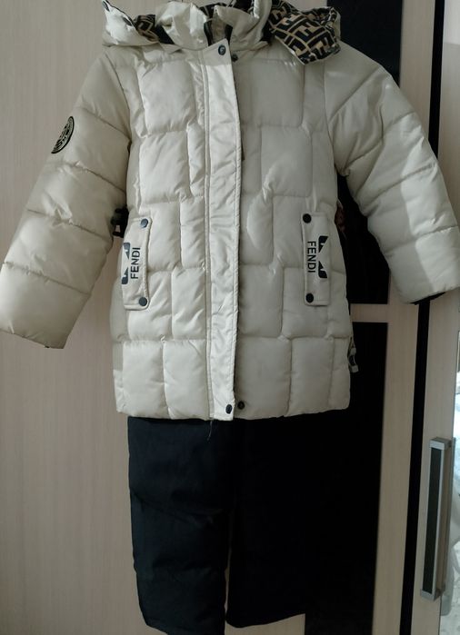 Продам зимний комплект куртка+полукомбинезон