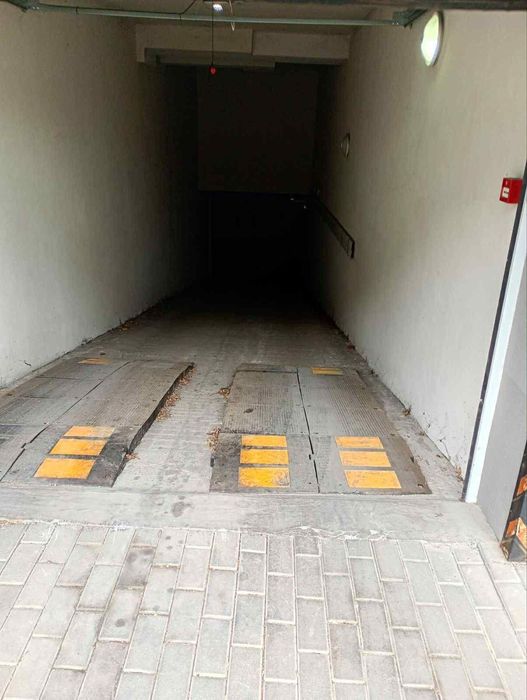 Дава се под наем Гараж / Паркомясто в София, Младост 1 - 21 кв.м за 143 € - Снимка #4