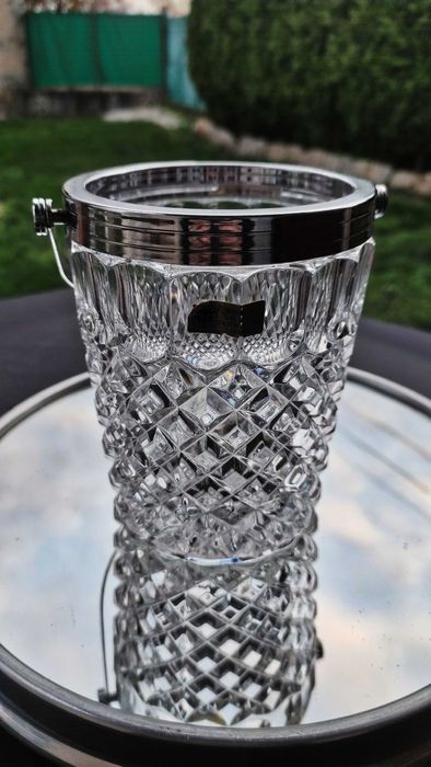 Масивен кристален съд за лед с метална окантовка