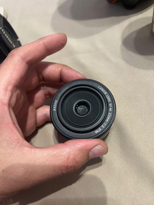 Canon m50 с обектив canon 22mm f2