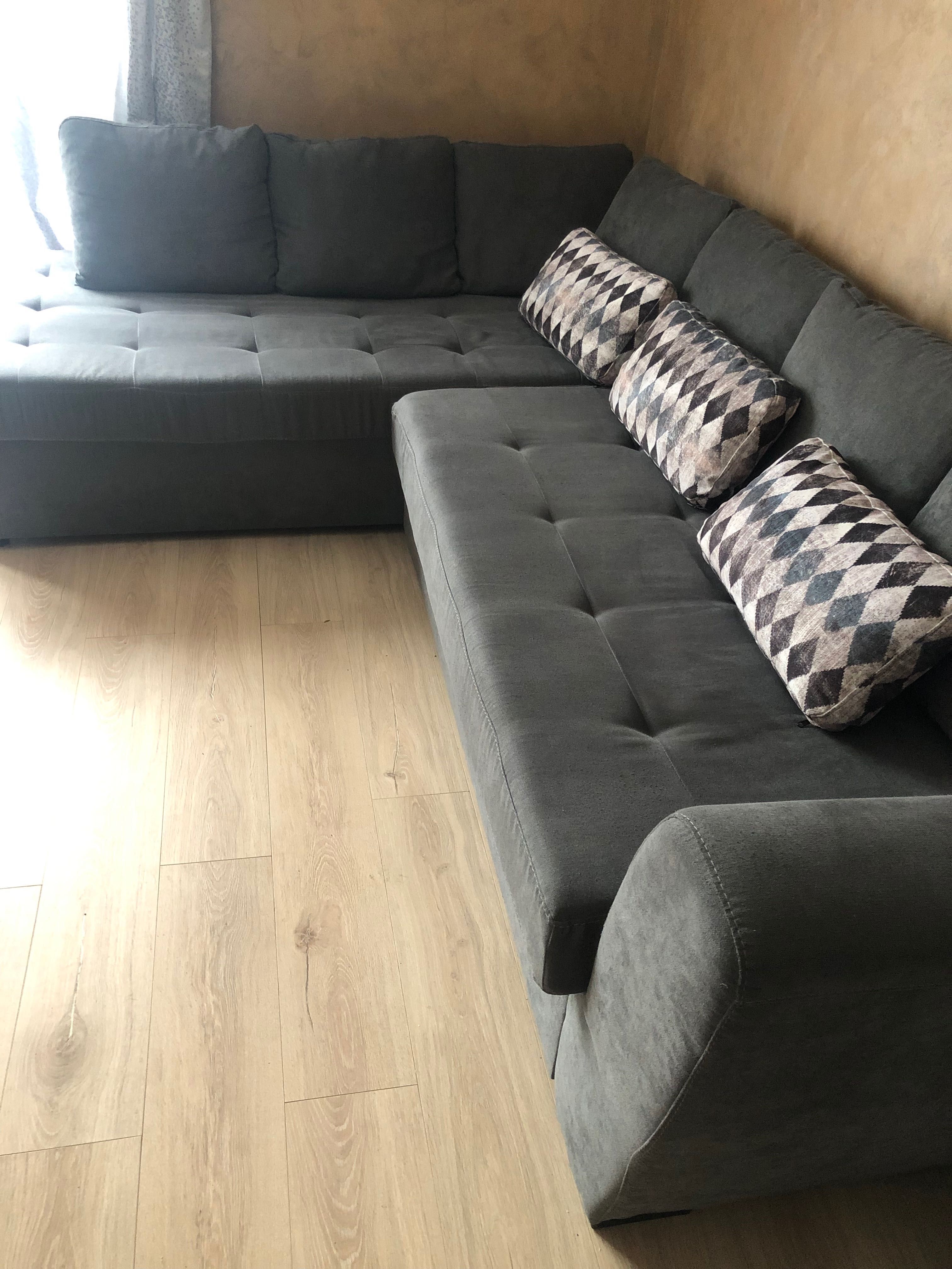 ъглов диван с лежанка