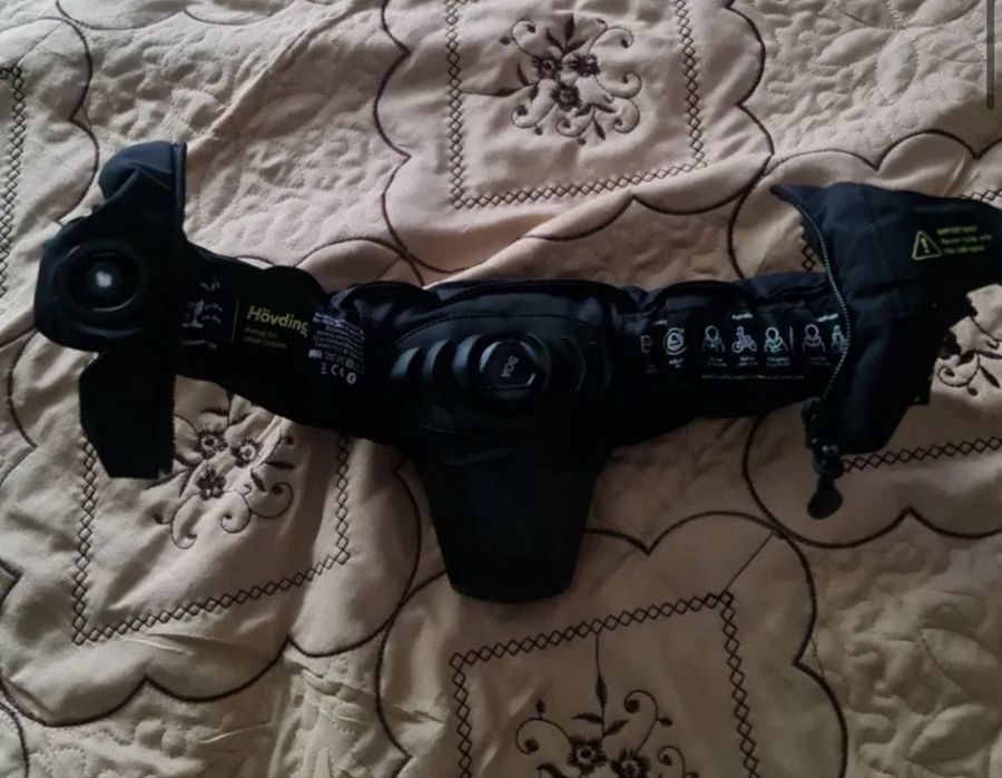 Airbag Hövding 3 pentru ciclist urban