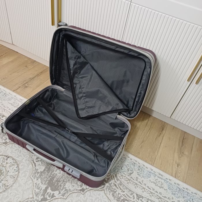 Продается чемодан в хорошем состояний