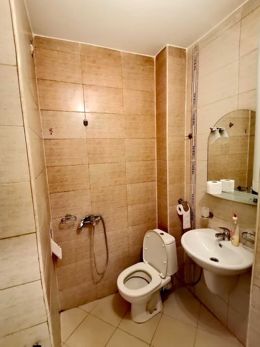 Дава се под наем Тристаен апартамент в Бургас, Център - 90 кв.м за 306 € - Снимка #2