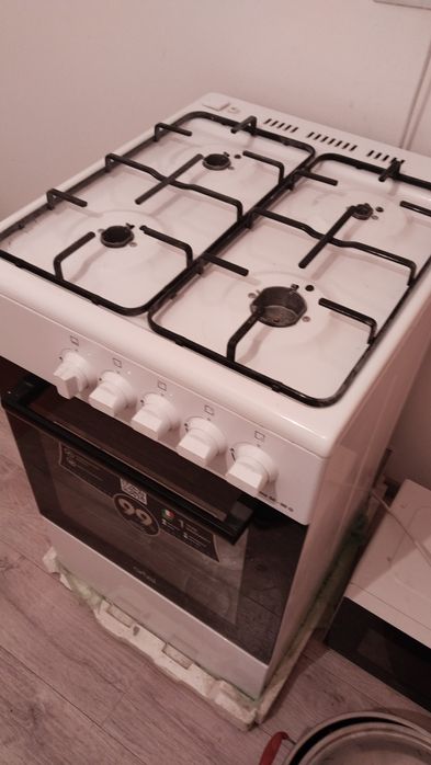 Газ плита срочно продам