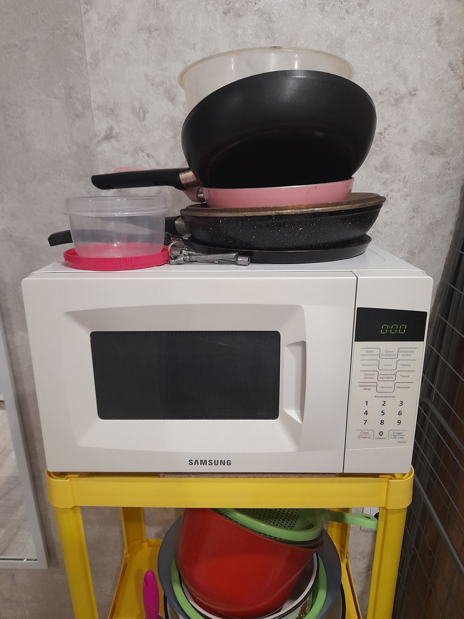 Продам микроволновую печь