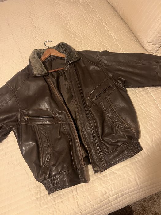 Geaca din piele , guler imblanit