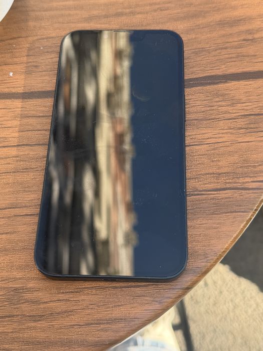 iPhone 13 – 128GB, Midnight (Negru-Albastru Închis)