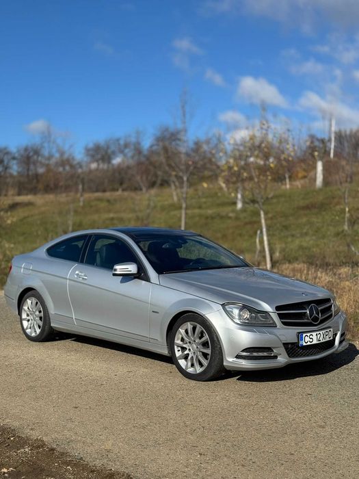Mercedes C220 CDI W204 Coupe 98 k km Distronic Panoramic LED