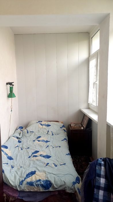 ЦУМ квартиа 2х комнатная 4 этаж кирпичая