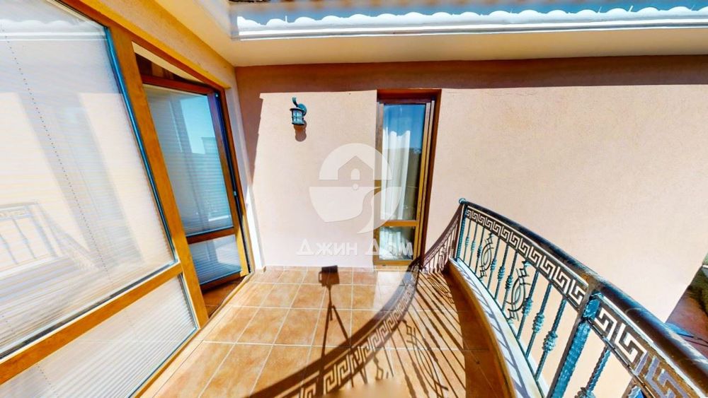 Продава се Тристаен апартамент в к.к. Слънчев бряг - 95000 кв.м за 1 €/кв.м - Снимка #3