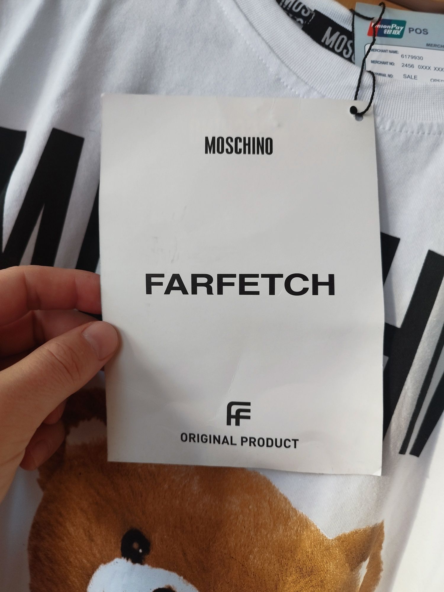 Уникална тениска на Moschino на Топ цена размер между M и L!!!