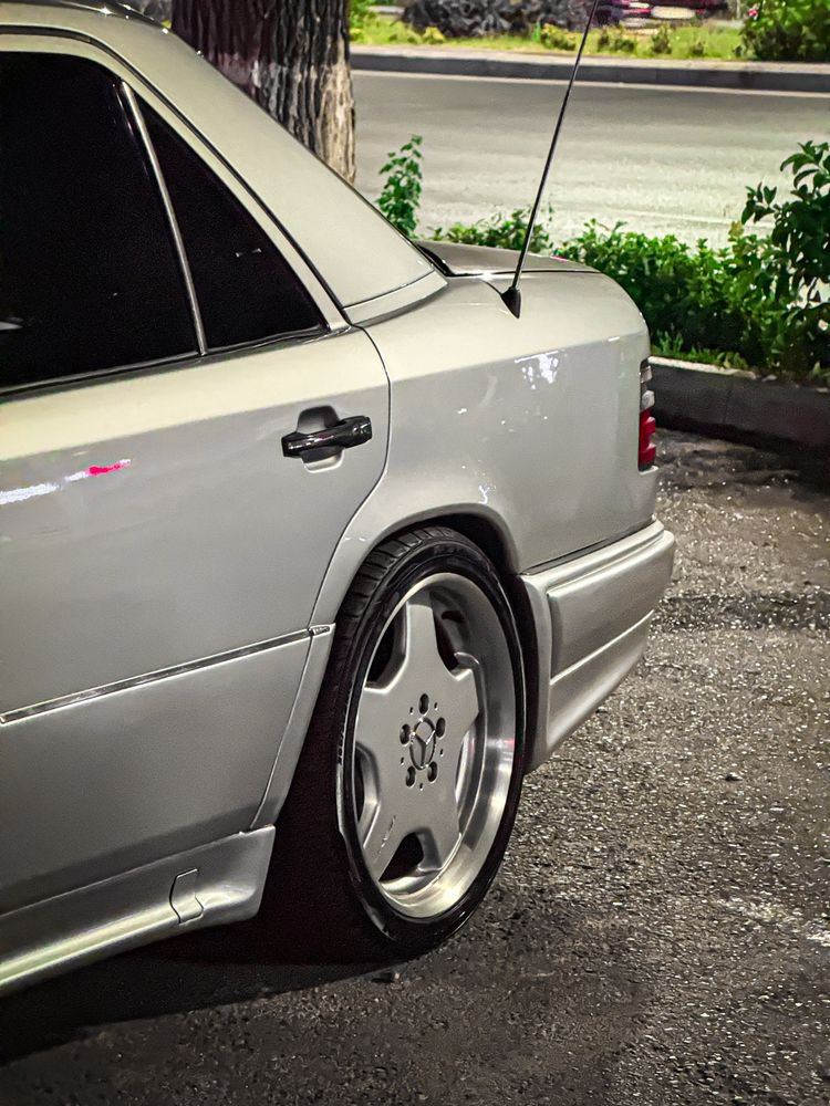 Mercedes benz w124 e320