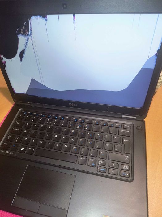 Продавам лаптоп Dell Latitude 5400