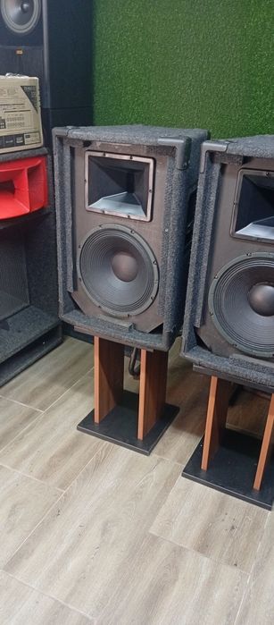 Професионални тонколони BEHRINGER B-1220