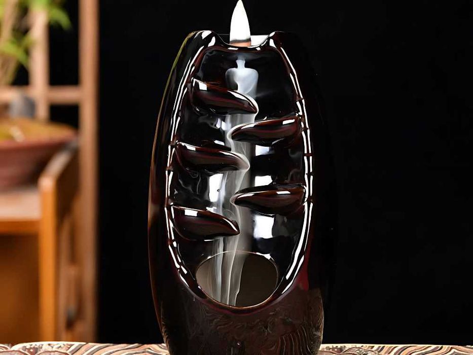 Arzator ceramic conuri parfumate cascada cu 10 conuri incluse negru