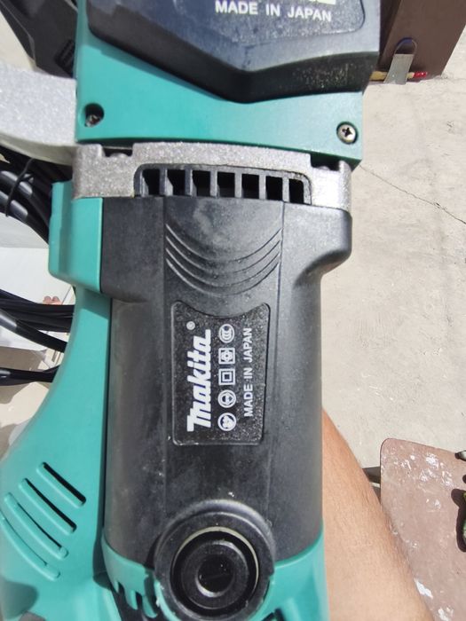 Электрические цепная пила makita